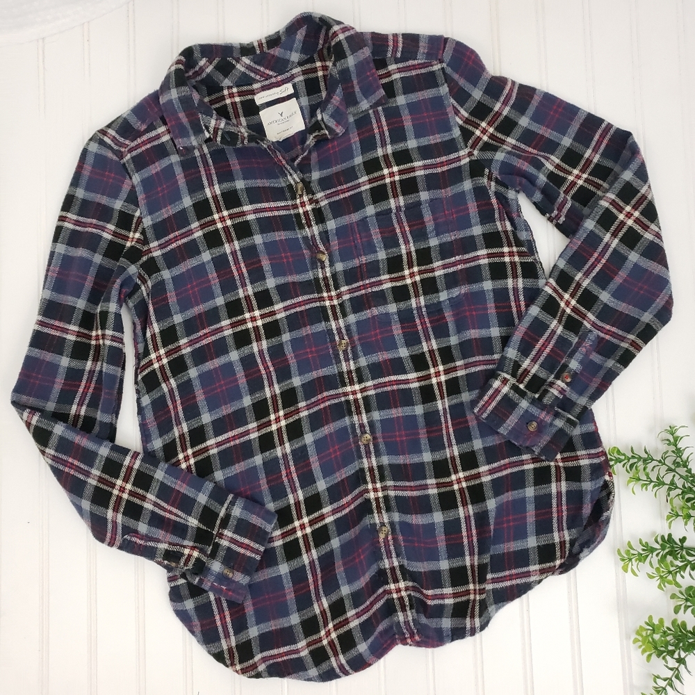 American Eagle Flannel Boyfriend Fit Button Down Blue Black Plaid size Small